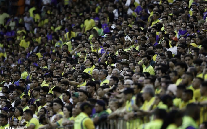 Seleção bate recorde de público em vitória sobre a Colômbia no Mané Garrincha