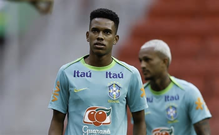 Atitude de Dorival com Estêvão e Endrick gera desconforto no Palmeiras e rivais repercutem: “Não existem”