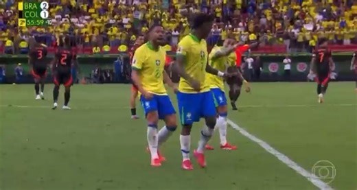 Vini Jr. leva bronca de Raphinha e Matheus Cunha durante vitória da seleção brasileira; assista