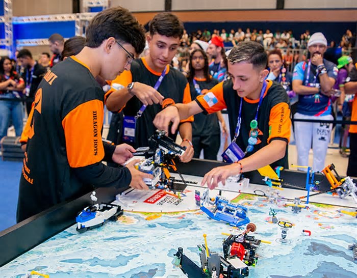 Mais de 70 alunos do Rio disputam em Brasília vaga no torneio mundial de robótica, nos Estados Unidos