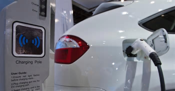 BYD: entenda como funciona o supercarregador que pode abastecer um carro elétrico em cinco minutos