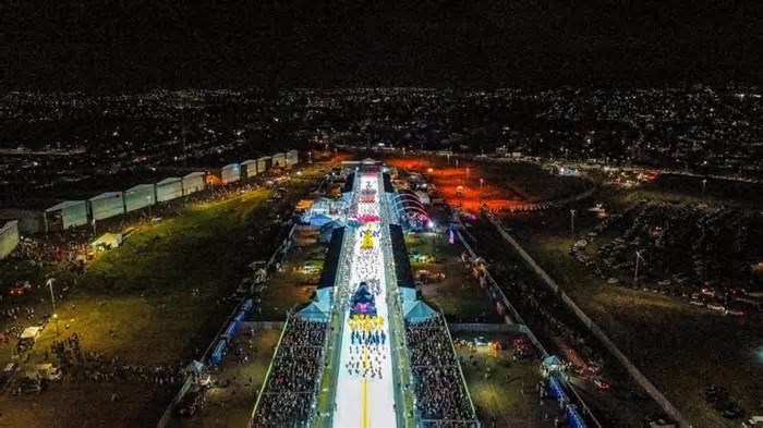 Carnaval de Porto Alegre tem primeira noite de desfiles nesta sexta-feira