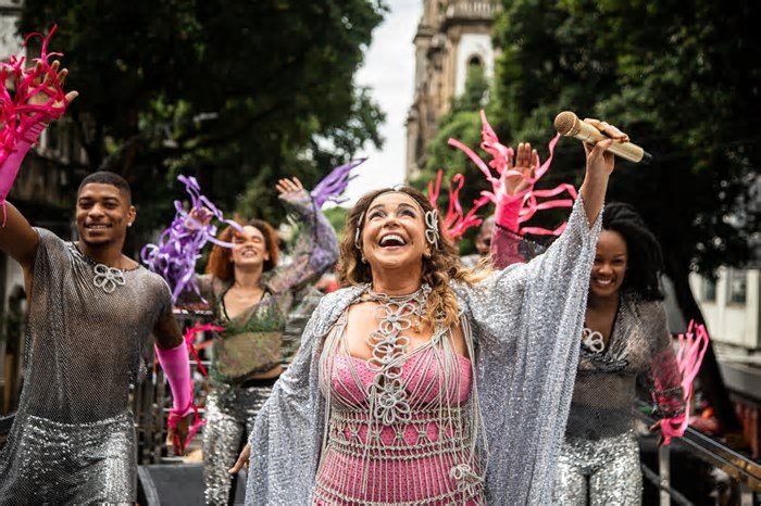 Carnaval chega ao fim em SP com campeãs no Sambódromo, blocos nas ruas e Pipoca da Rainha de Daniela Mercury