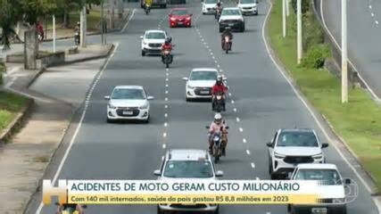 Skatista, designer e mãe de dois: quem era publicitária que morreu após bater moto na grade de ponte no Parnamirim