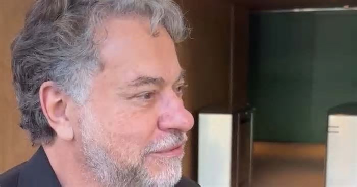 Casares revela status de negociação envolvendo base do São Paulo com empresário grego
