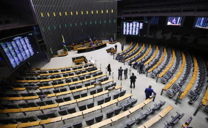 Câmara analisa projeto que facilita uso de verbas da saúde por estados e municípios; acompanhe