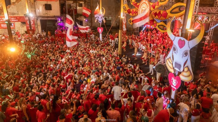 Batucada do Garantido realiza noite tribal com pajé em Manaus
