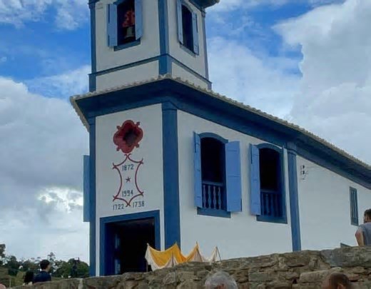 Cidades mineiras festejam retorno de imagem e reabertura de igreja barroca