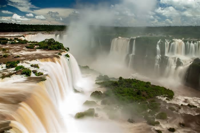 Veja lista com os 10 atrativos mais procurados por turistas internacionais no Brasil