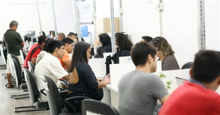 EMPREGO: Sines ofertam mais de 400 vagas nesta terça-feira em Manaus