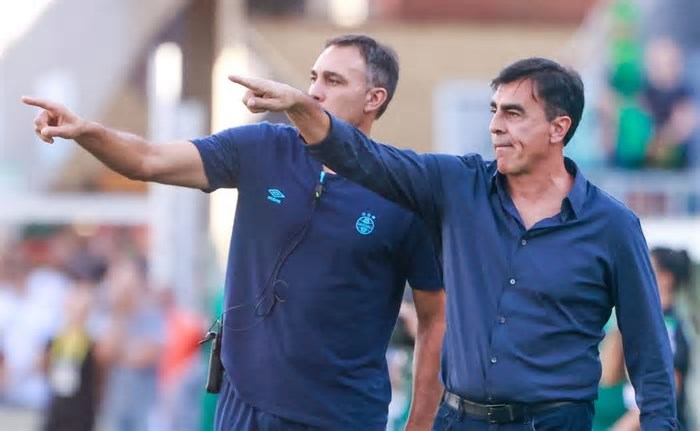 Auxiliar de Quinteros não vê Internacional superior na final