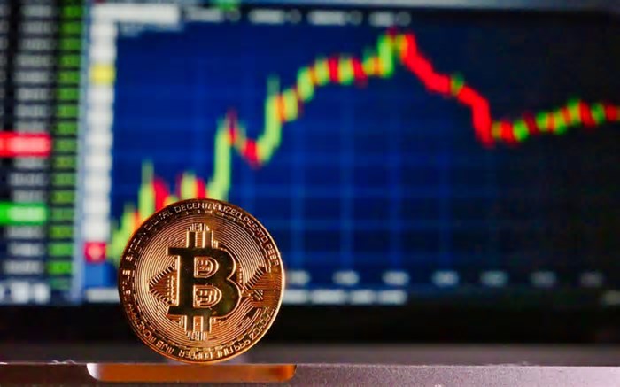 Criptomoedas: bitcoin devolve ganhos com aceno de Trump para ativos digitais e cai mais de 8%