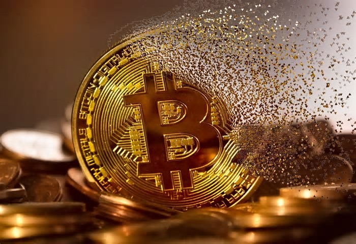 Bitcoin perde ímpeto comprador de postagem de Trump e vira para forte queda