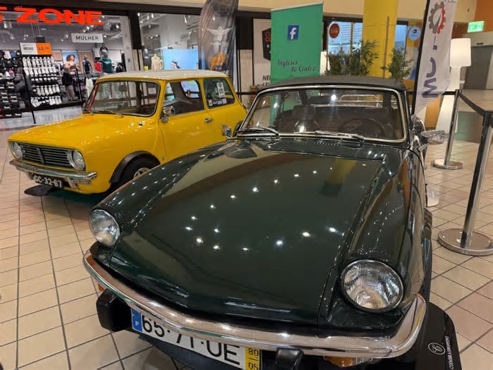 Alerta amantes de carros clássicos! Há modelos em exposição no CoimbraShopping