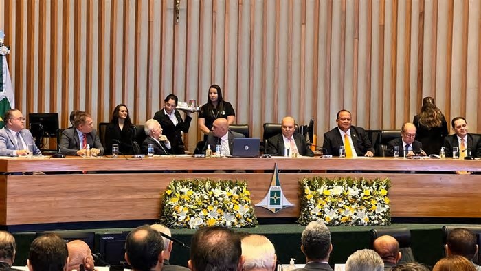Presidente em exercício do Senado, Eduardo Gomes destaca papel de José Sarney na criação do Tocantins
