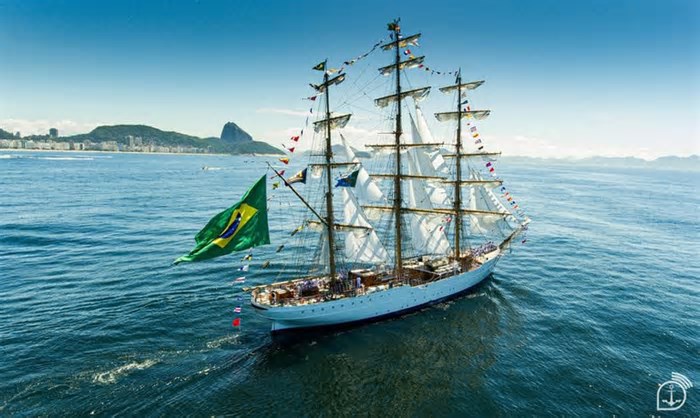 Navio da Marinha conhecido como “Embaixada Brasileira no Mar” completa 25 anos
