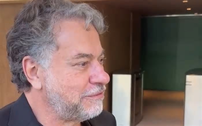 Casares revela status de negociação envolvendo base do São Paulo com empresário grego