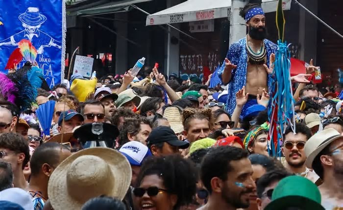 MP denuncia Prefeitura de SP por compra de água superfaturada no carnaval de 2024