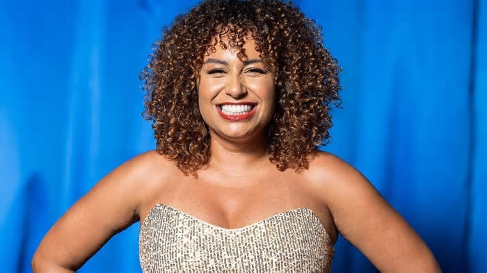 Destaque no esporte da Globo, Karine Alves volta ao comando dos desfiles do Carnaval carioca