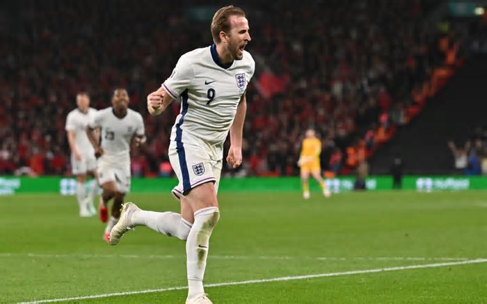 Inglaterra vence Letônia e segue na liderança das Eliminatórias