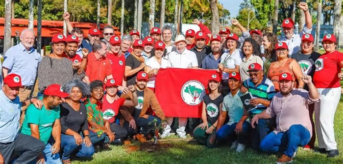 Lula deve visitar acampamento do MST na próxima sexta