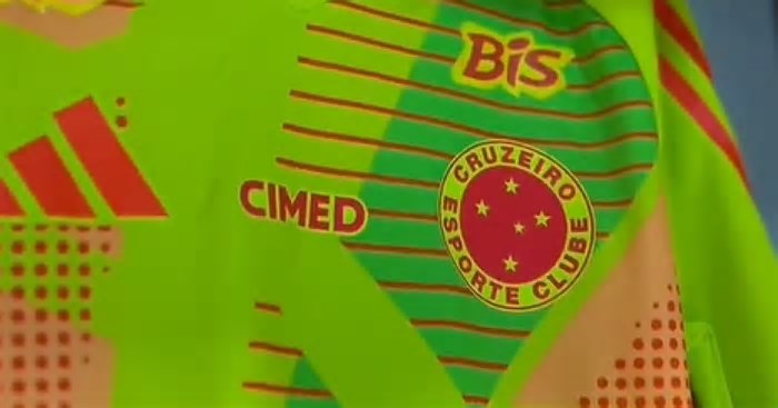 Cruzeiro revela nova camisa de goleiro para 2025; veja detalhes do modelo