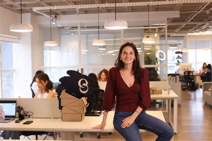Depois de largar carreira corporativa, empreendedora fatura R$ 28 milhões em 5 anos com e-commerce de semijoias