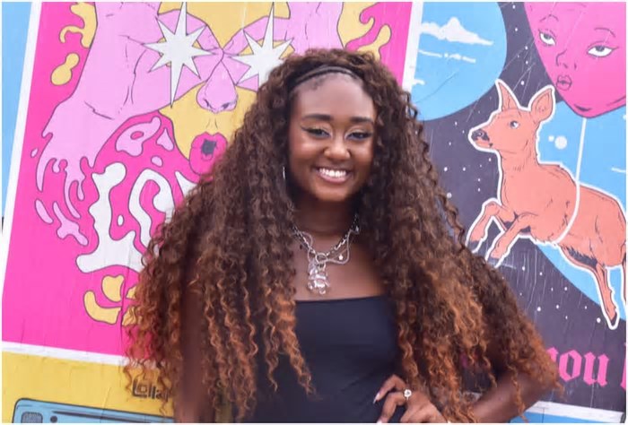 No Lollapalooza, Sarah Aline dá dica para saúde mental dos eliminados e revela torcida no BBB 25