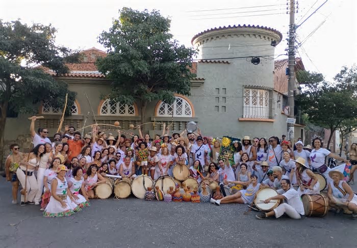 Bloco Encantado e Cici Floresta levam folia ao viaduto Santa Tereza neste domingo (23)