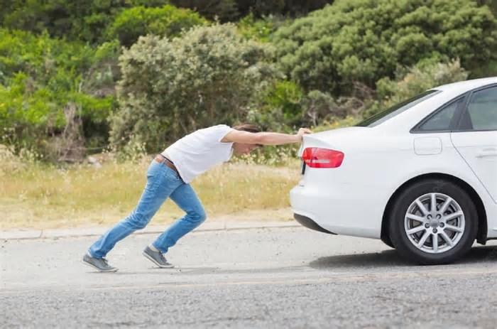 Carro automático pode dar tranco após bateria descarregar