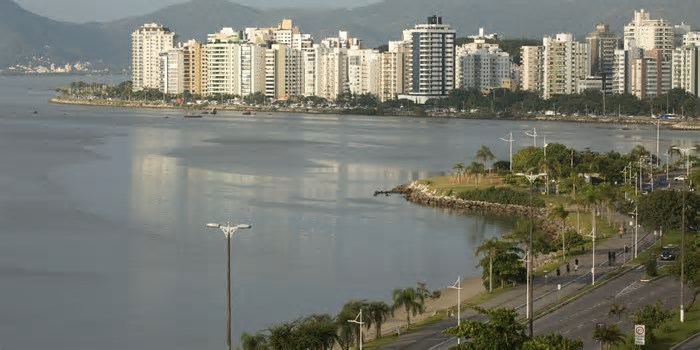 Após repercussão, mãe de Ana Castela registra foto com presente de Jon Vlogs à cantora: 'Olha quem chegou'