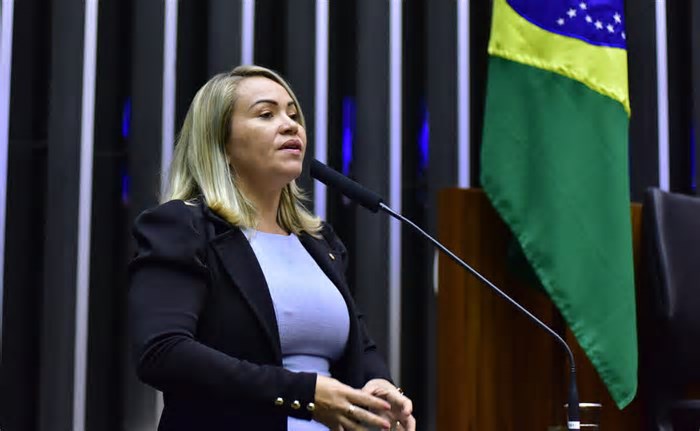 Com Ana Paula, Podemos passa a ter representante do CE na Câmara dos Deputados