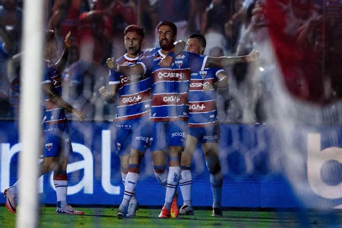 Lucero celebra classificação do Fortaleza à final e faz apelo para torcida: 'estarmos todos juntos'