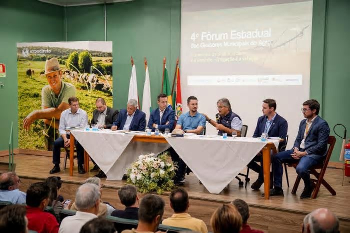 Irrigação pauta encontro dos gestores municipais do agro promovido pela Famurs na Expodireto 2025