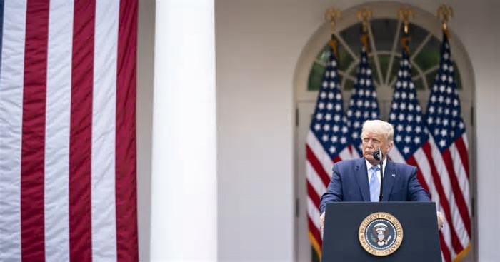 Trump irá isentar tarifas de importação para automóveis do México e Canadá por um mês