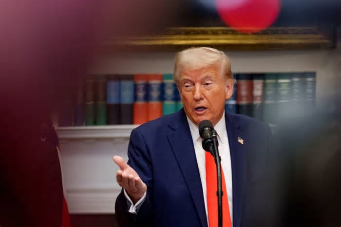 EUA: Justiça contraria Trump e mantém US$ 2 bi em ajuda internacional
