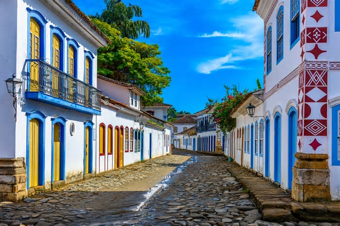 Quer viajar no Brasil e economizar? Veja estes 3 lugares incríveis!