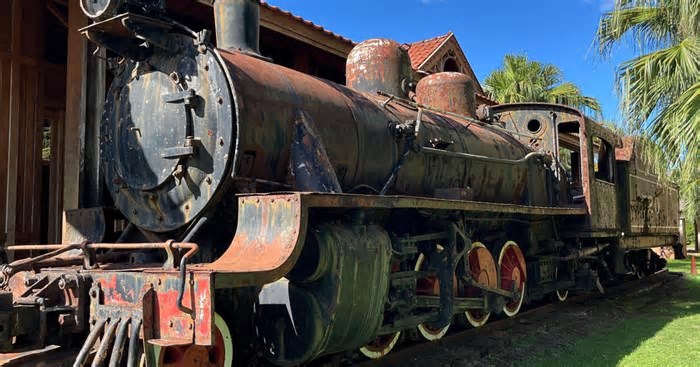 Prefeitura de Caxias avalia captação de recursos para a restauração de locomotiva que será instalada no Largo da Estação Férrea