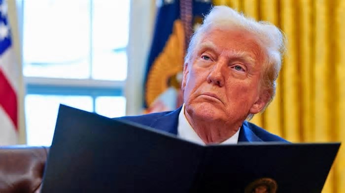 Trump Diz Que Tarifas de 25% para Canadá e México Entrarão em Vigor Nesta Terça