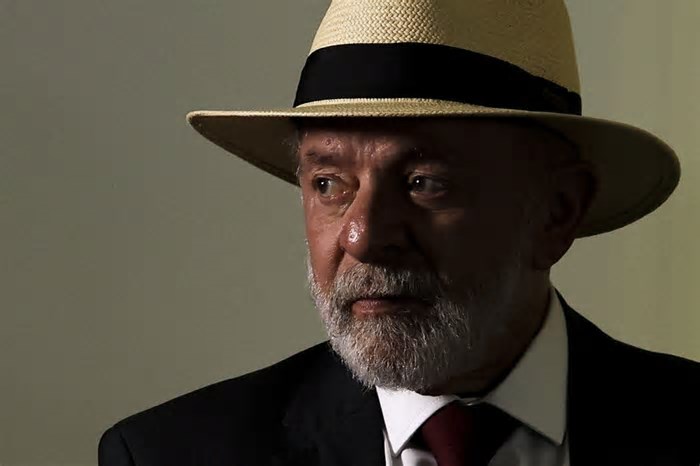Lula faz promessas ao MST e reforça aceno à esquerda sob crise