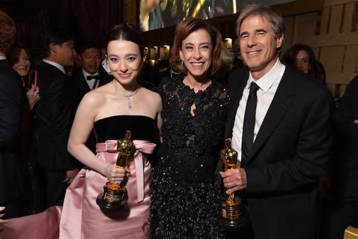 Mikey Madison comenta encontro com Fernanda Torres e revela mensagem para Demi Moore após o Oscar