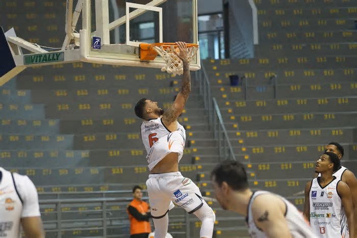 Caxias Basquete vence Paulistano em jogo com duas prorrogações