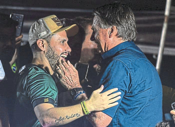Cleitinho é anunciado em ato com Bolsonaro no RJ, mas não comparece