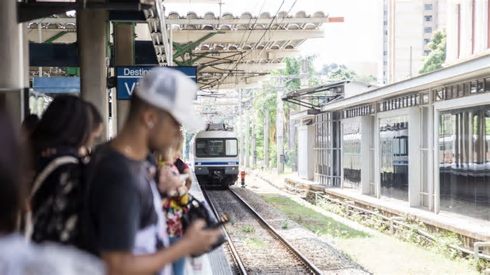 Intervalo entre viagens do metrô de BH pode chegar a 23 minutos devido a obras na Linha 1