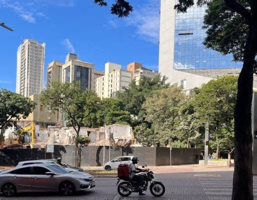 Imóvel onde funcionou a padaria Savassi, que deu nome à região, é demolido