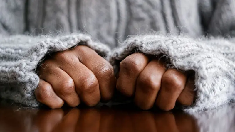 Criança com autismo fica indevidamente internada em hospital psiquiátrico na Inglaterra por 45 anos