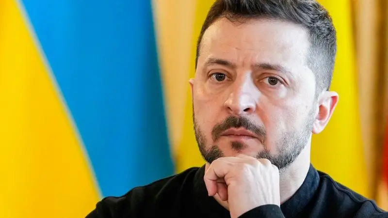 Zelensky diz estar 'pronto' para negociar fim da guerra horas depois de Trump congelar ajuda militar à Ucrânia