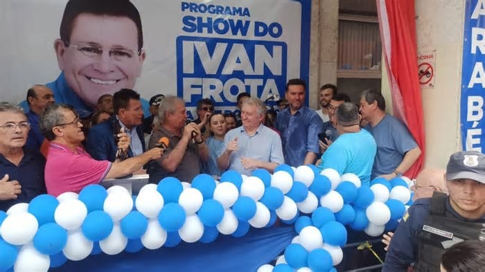 Oscar Rodrigues comemora aniversário no Becco do Cotovelo, na volta do