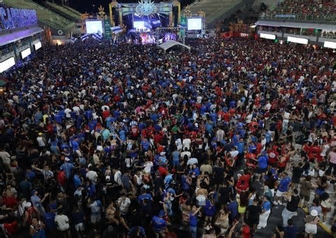 Ensaios dos Bumbás estreia com mais de 10 mil pessoas no Sambódromo