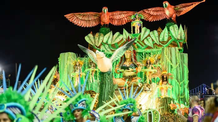 Da ciência à crença: o resumão do 2º dia de desfiles do Carnaval de Florianópolis